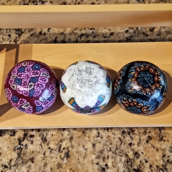 Set of 3 Candles with Metal Stand. 3 Different Beautiful Designs. - Picture 11 of 16